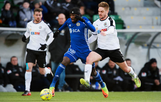 Sundsvalls Chidi Dauda Omeje och Örebros Johan Mårtensson