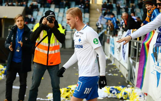 Norrköpings Kalle Holmberg jublar med publiken