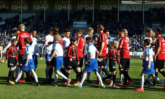 Spelarna tågar in