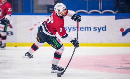 Malmö Redhawks Johan Olofsson värmer upp