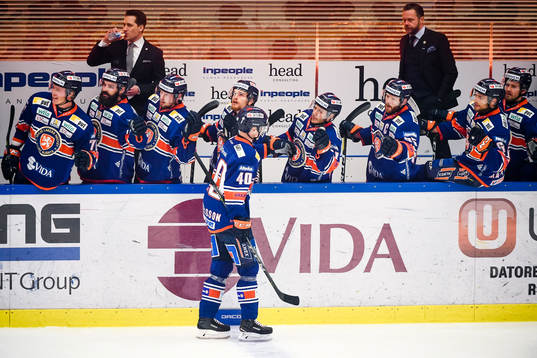 Växjös Elias Pettersson jublar