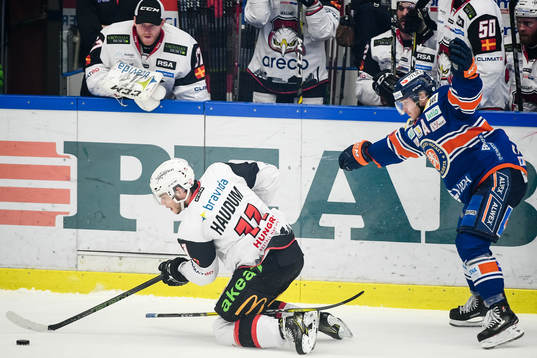 Växjös Tuomas Kiiskinen och Malmö Redhawks Lukas Haudum