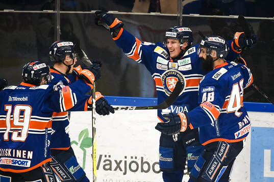 Växjös Joel Persson jublar