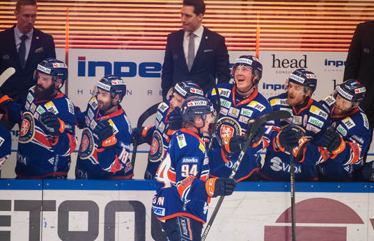 Växjös Joel Persson jublar