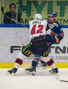 Växjös Pontus Netterberg och Malmö Redhawks Niklas Arell