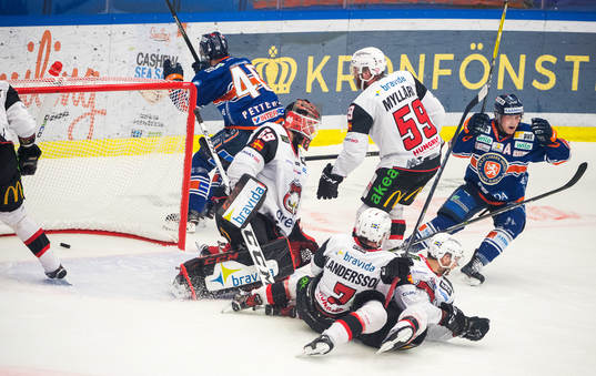 Växjös Elias Pettersson och Tuomas Kiiskinen jublar