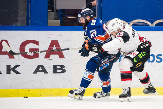 Växjös Linus Fröberg och Malmö Redhawks Rhett Rakhshani