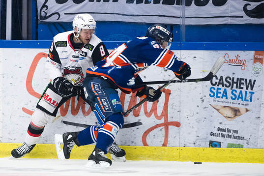 Malmö Redhawks Johan Olofsson och Växjös Brendan