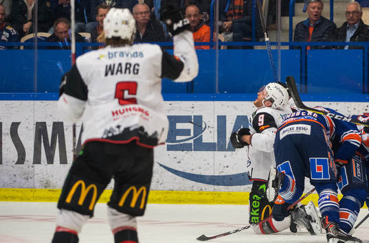 Malmö Redhawks Frederik Storm gör 2-1 målet medan Stefan