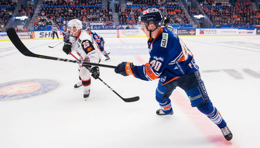 Växjös Elias Pettersson och Malmö Redhawks Axel