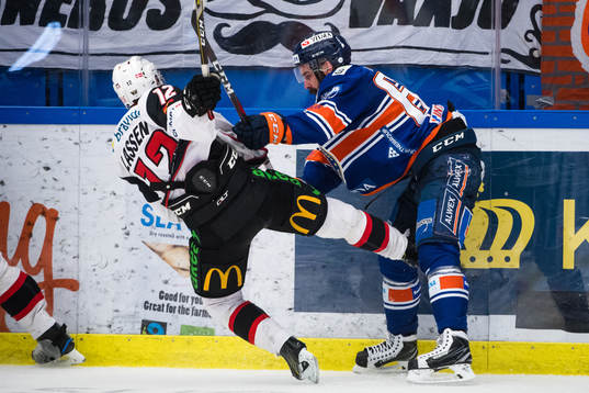 Malmö Redhawks Matias Lassen och Växjös Linus Fröberg