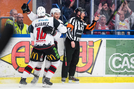 Malmö Redhawks Robin Alvarez och Frederik Storm jublar