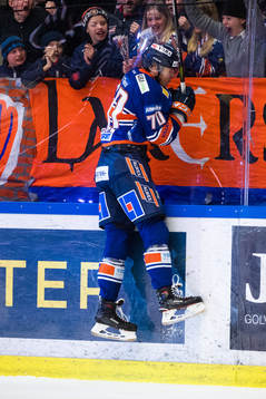 Växjös Dennis Rasmussen jublar