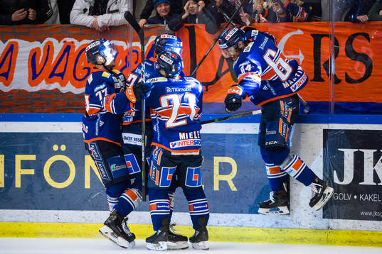 Växjös spelare jublar