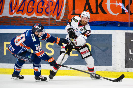 Växjös Elias Pettersson och Malmö Redhawks Jens Olsson