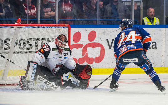 Växjös Brendan Shinnimin och Malmö Redhawks målvakt