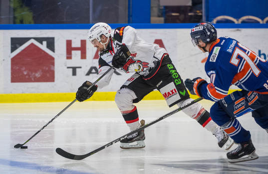 Växjös Dennis Rasmussen och Malmö Redhawks Nils Andersson