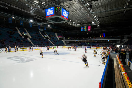 Skellefteås och Djurgårdens spelare värmer upp