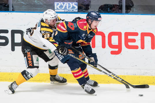 Skellefteås Mark Katic och Djurgårdens Linus Johansson