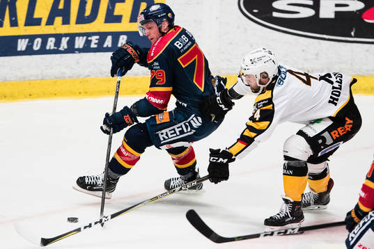 Djurgårdens Patrik Lundh och Skellefteås Bud Holloway