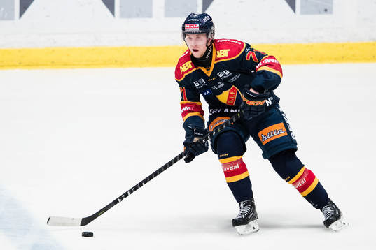Djurgårdens Jonathan Davidsson med pucken