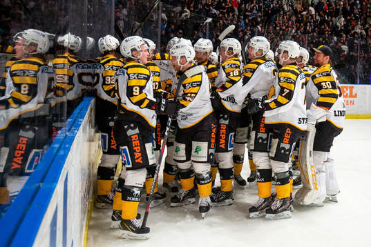 Bläddra bland fler bilder av Ishockey, SHL, Semifinal 1, Djurgården - Skellefteå
