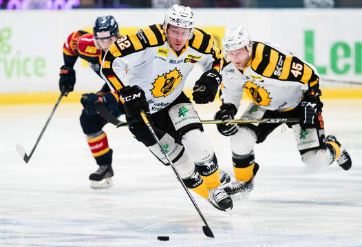 Skellefteås Jesper Olofsson med pucken