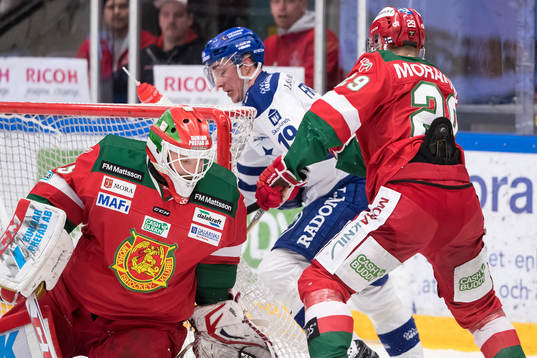Leksands Tobias Forsberg och Moras Marcus Fagerudd i kamp