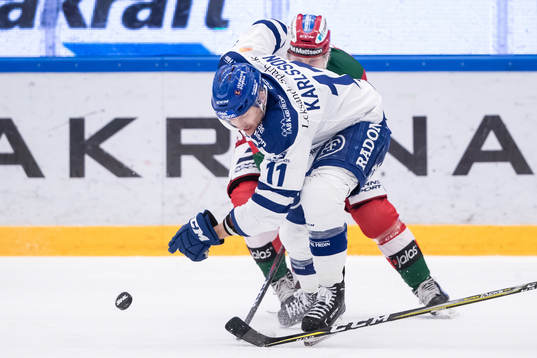 Leksands Martin Karlsson  i ishockeymatchen i direktkvalet