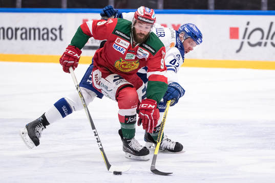 Moras Andrew Rowe och Leksands Marcel Müller  i