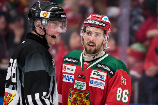 Moras Mathias Bromé  i ishockeymatchen i direktkvalet till