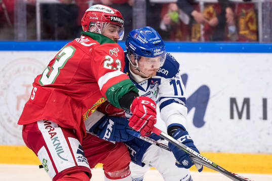 Moras Tomas Skogs och Leksands Martin Karlsson  i