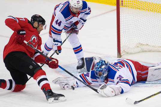 Devils Patrick Maroon oroar framför Rangers målvakt