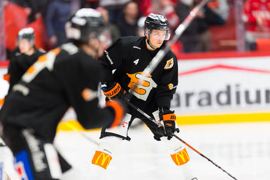 Karlskronas Victor Aronsson värmer upp