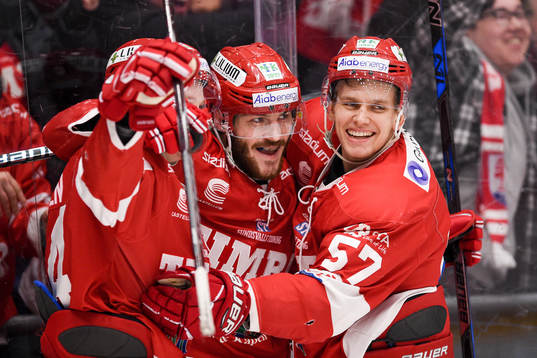 Timrås Johan Persson och Anton Wedin jublar