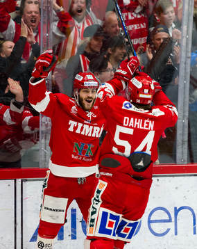 Timrås Johan Persson jublar med Jonathan Dahlen