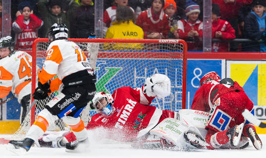 Karlskronas Mattias Guter gör 2-1 målet bakom Timrås