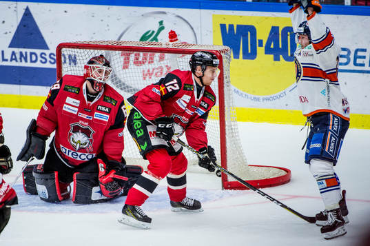 Växjös Tuomas Kiiskinen jublar
