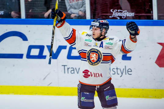 Växjös Tuomas Kiiskinen jublar