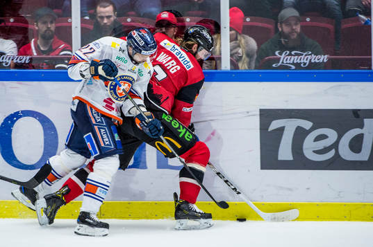 Växjös Janne Pesonen mot Malmö Redhawks Stefan Warg