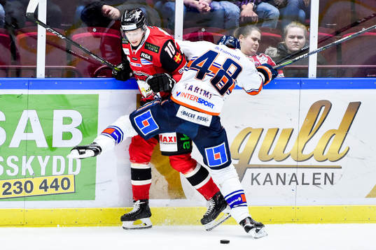 Malmö Redhawks Robin Alvarez och Växjös Daniel Rahimi