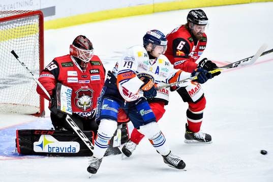 Växjös Tuomas Kiiskinen mot Malmö Redhawks målvakt