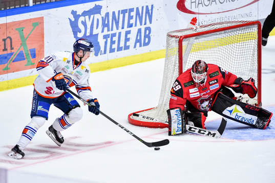 Växjös Elias Pettersson mot Malmö Redhawks målvakt