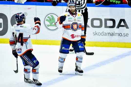 Växjös Brendan Shinnimin och Andrew Calof jublar