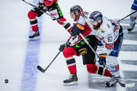 Malmö Redhawks Kim Rosdahl mot Växjös Linus Fröberg