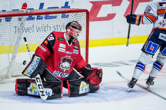 Växjös Dennis Rasmussen sätter 0-2 på målvakt Oscar