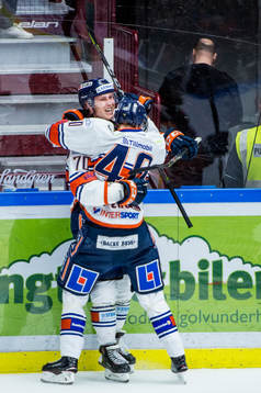 Växjös Dennis Rasmussen och Elias Pettersson jublar