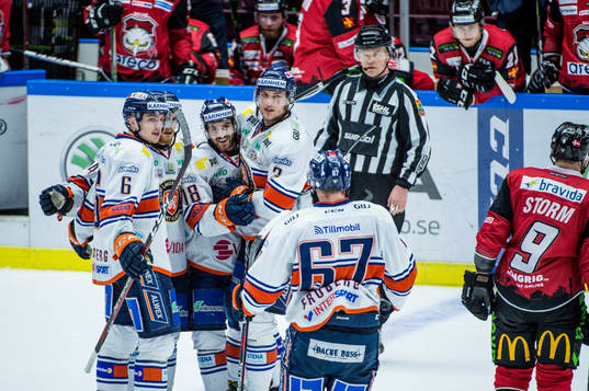 Växjös Andrew Calof jublar med lagkamraterna