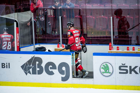 Malmö Redhawks Jens Olsson och Kim Rosdahl lämnar arenan