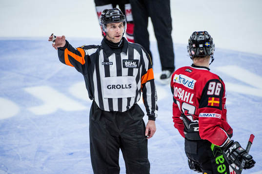 Domare Linus Öhlund och Kim Rosdahl